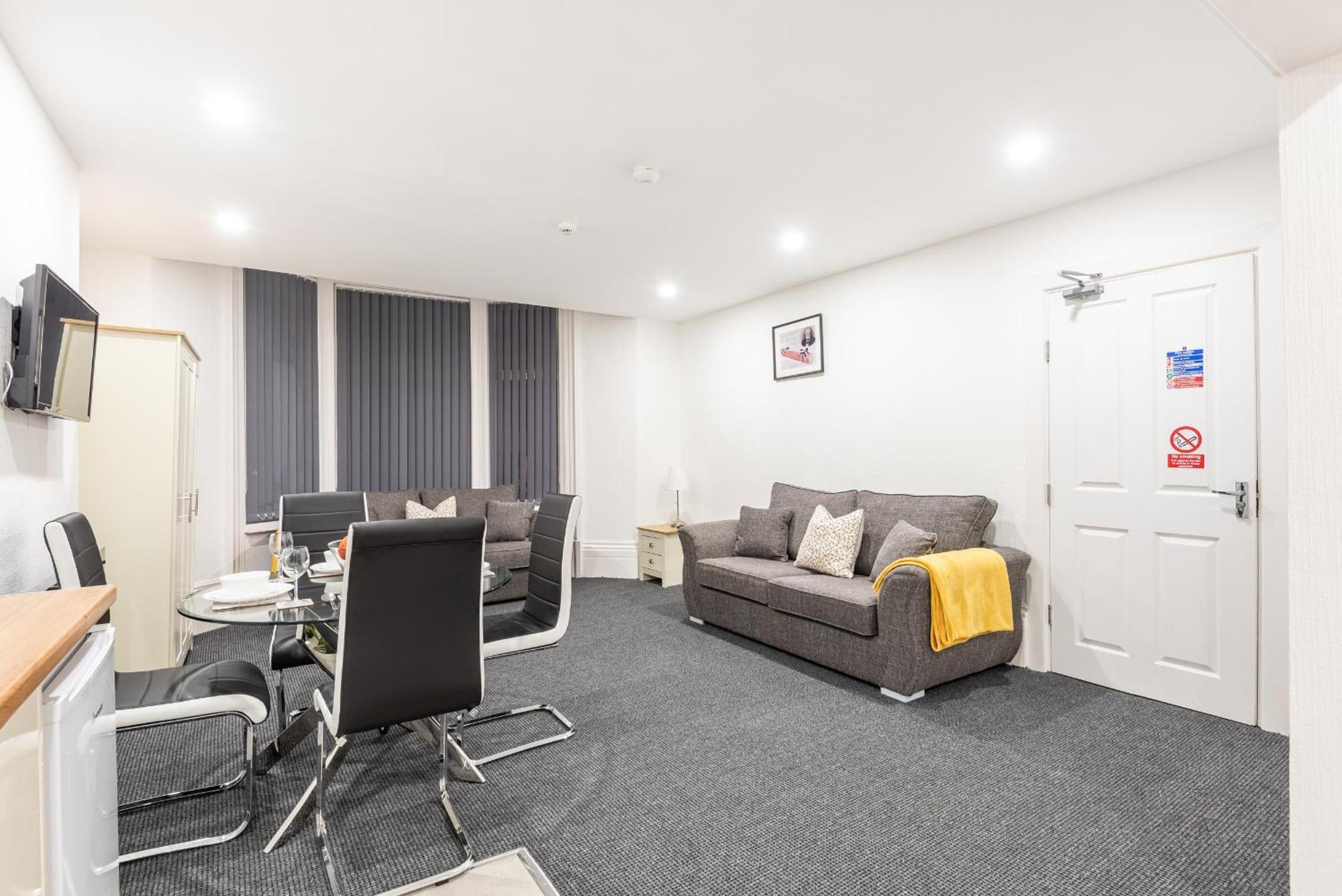 Velvet Coaster Apartments Μπλάκπουλ Εξωτερικό φωτογραφία