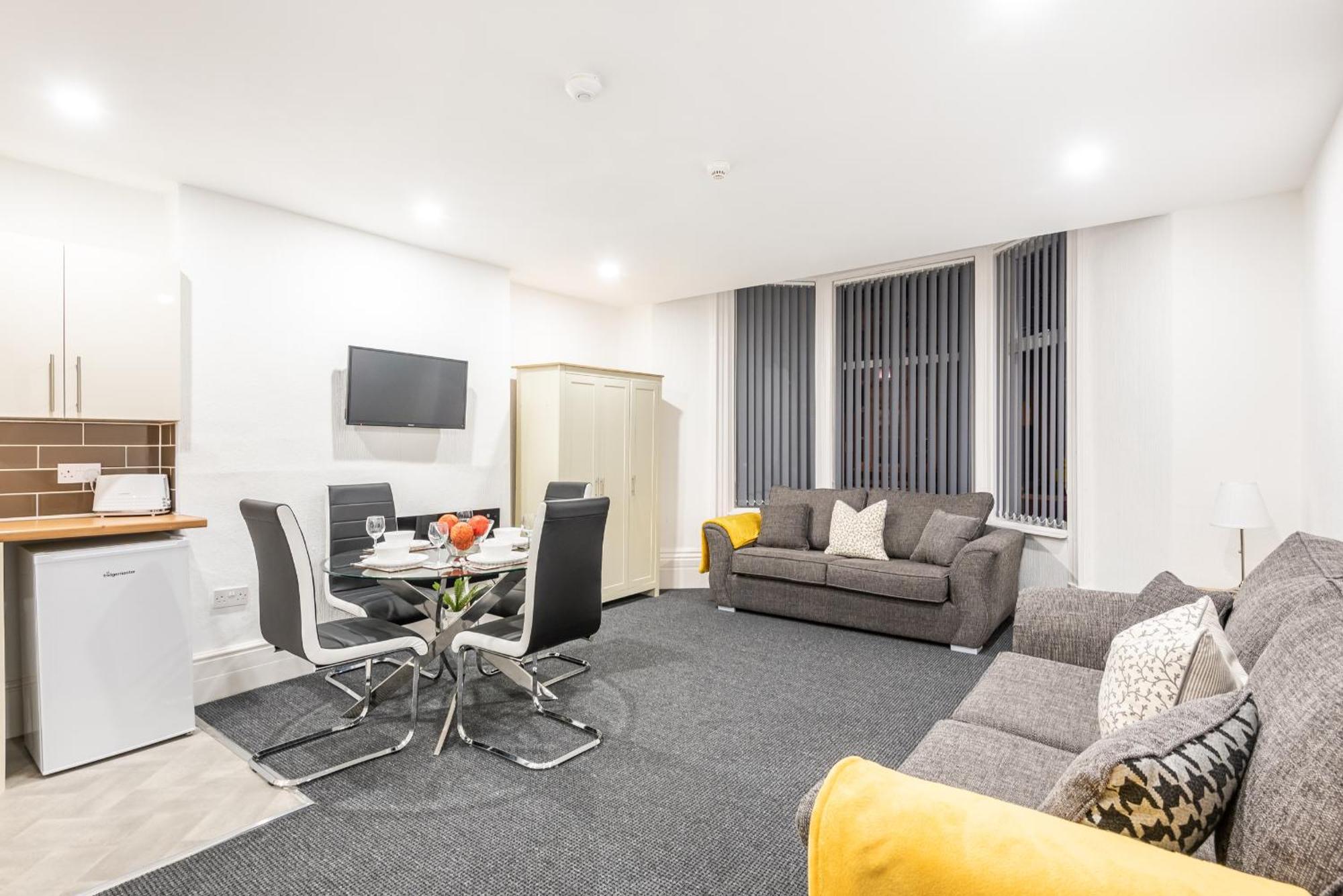 Velvet Coaster Apartments Μπλάκπουλ Εξωτερικό φωτογραφία